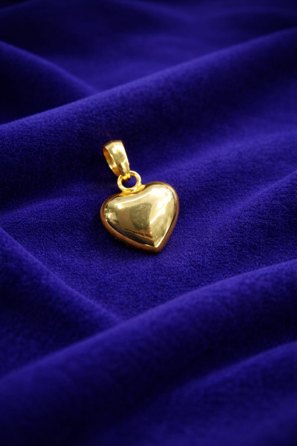 Elegant Heart Gold Pendant