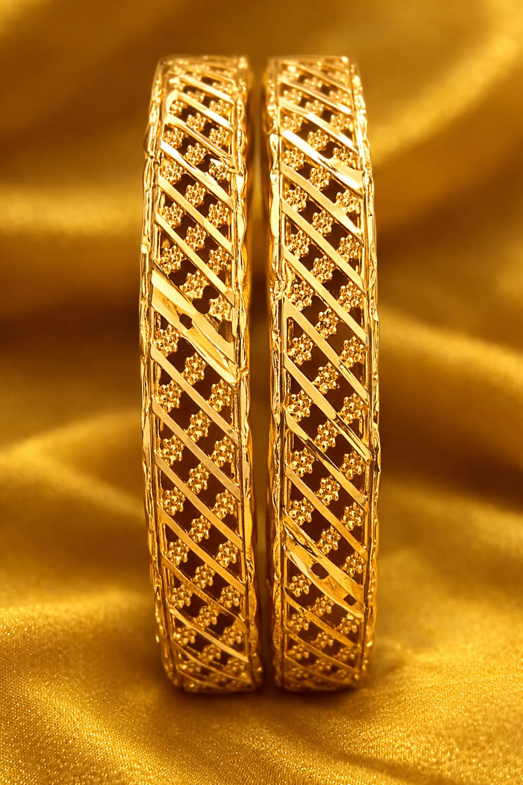 Diagonal Pattern Classic Gold Bangles